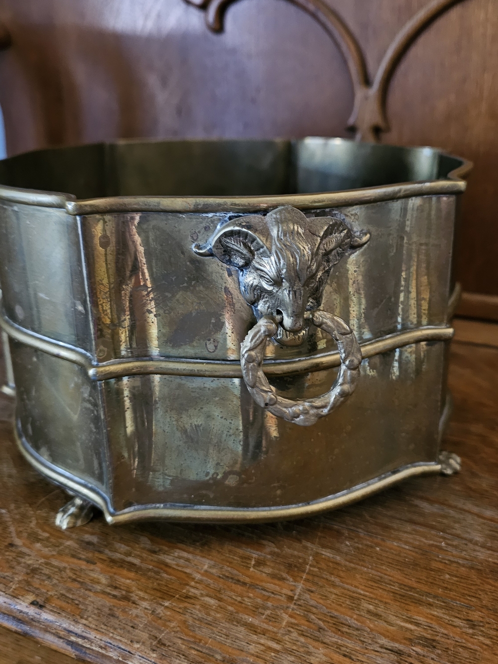 Vintage Mottahedeh Solid Brass Lion Head Cachepot Planter Jardiniere Footed Bowl